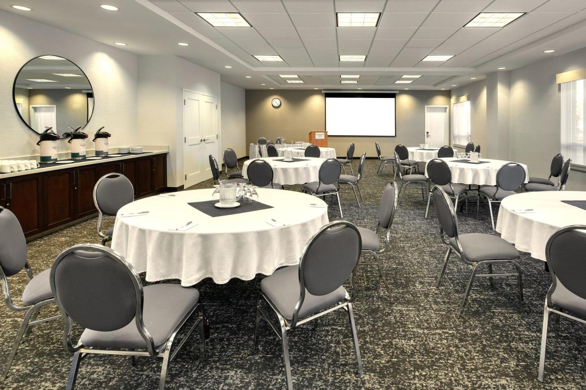 Towneplace Suites By Marriott Belleville Bagian luar foto